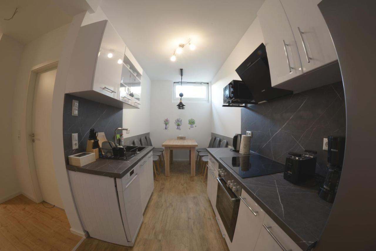 Schoene Ferienwohnung 78M2, 3 Schlafzimmer, 2 Baeder, Zentrumnah, 1Og แอร์ฟวร์ท ภายนอก รูปภาพ