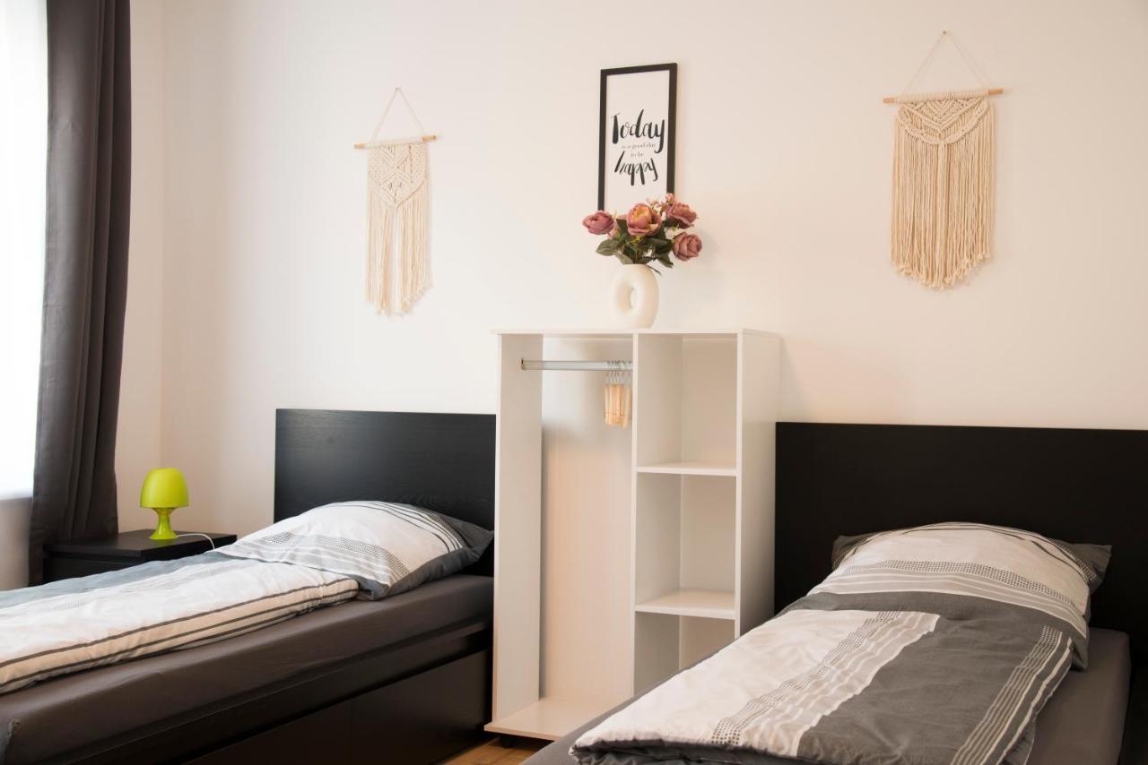 Schoene Ferienwohnung 78M2, 3 Schlafzimmer, 2 Baeder, Zentrumnah, 1Og แอร์ฟวร์ท ภายนอก รูปภาพ