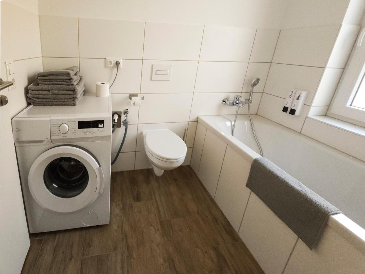 Schoene Ferienwohnung 78M2, 3 Schlafzimmer, 2 Baeder, Zentrumnah, 1Og แอร์ฟวร์ท ภายนอก รูปภาพ