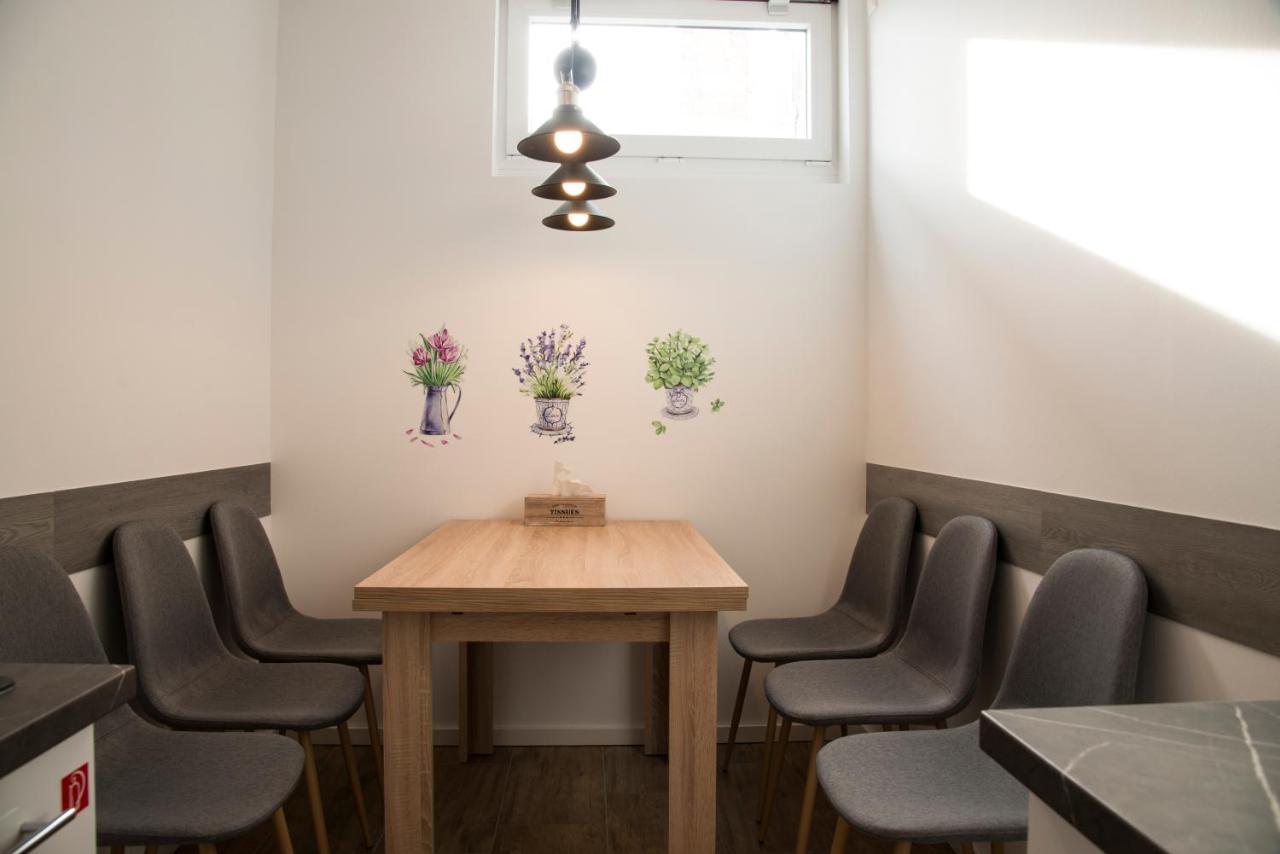 Schoene Ferienwohnung 78M2, 3 Schlafzimmer, 2 Baeder, Zentrumnah, 1Og แอร์ฟวร์ท ภายนอก รูปภาพ